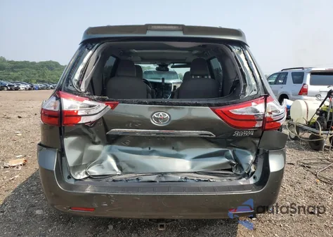 2018 Toyota Sienna Xle z USA, uszkodzony, nr VIN 5TDDZ3DC5JS191040
